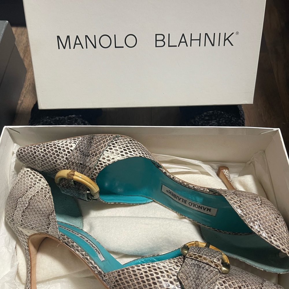 Manolo Blahnik Women's Snakeskin Heels - Beige